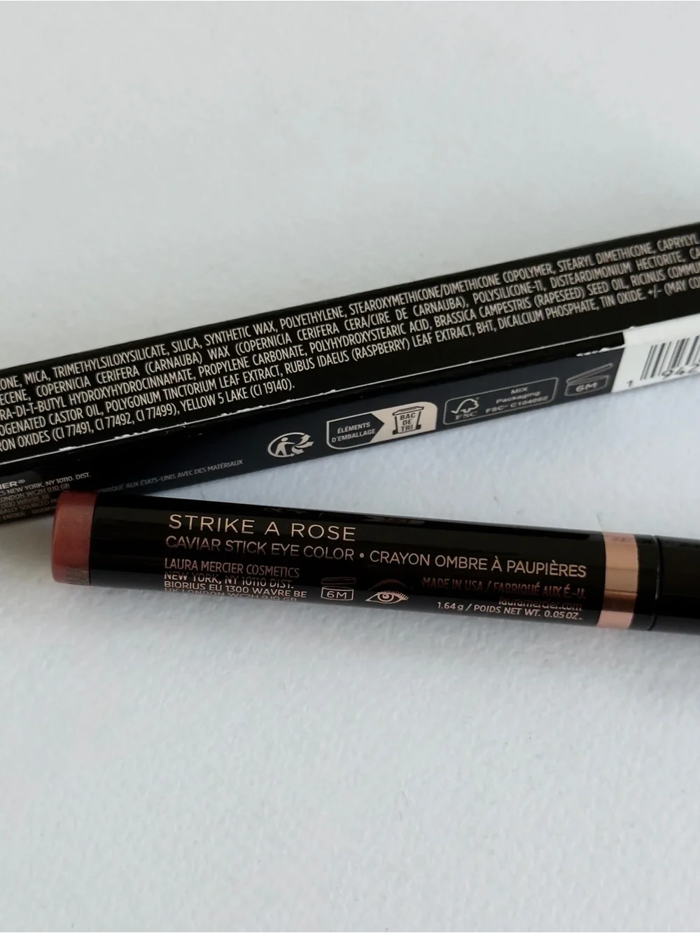 Laura Mercier. Caviar Stick Eye Shadow. Color: Strike A Rose. 1.64 g / 0.05 OZ.